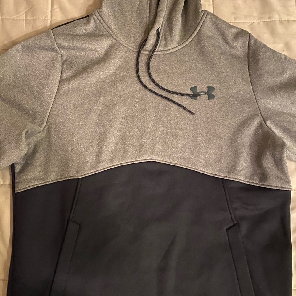 Under armour sweatshirt